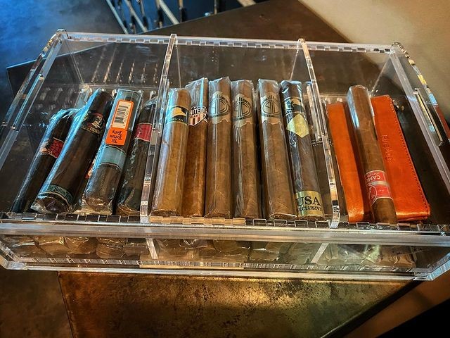 acrylic cigar humidor